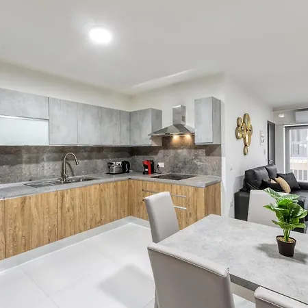 Wonderful 2br Home, W/ Comfy Sofa, Smart Tv & Wifi By 360 Estates Apartament