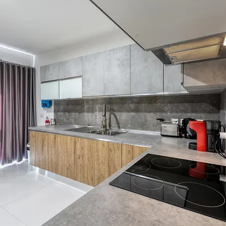 Wonderful 2br Home, W/ Comfy Sofa, Smart Tv & Wifi By 360 Estates