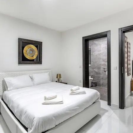 Wonderful 2br Home, W/ Comfy Sofa, Smart Tv & Wifi By 360 Estates Sliema