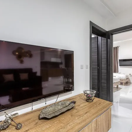 Apartment Wonderful 2br Home, W/ Comfy Sofa, Smart Tv & Wifi By 360 Estates Sliema