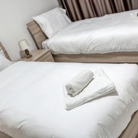 Apartment Wonderful 2br Home, W/ Comfy Sofa, Smart Tv & Wifi By 360 Estates