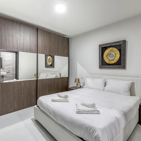 Wonderful 2br Home, W/ Comfy Sofa, Smart Tv & Wifi By 360 Estates Sliema