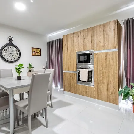 Wonderful 2br Home, W/ Comfy Sofa, Smart Tv & Wifi By 360 Estates Apartment