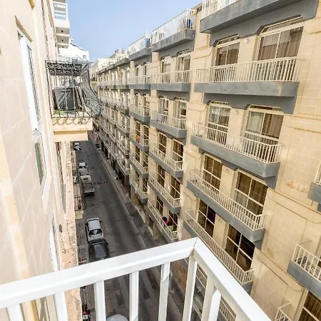 Apartment Wonderful 2br Home, W/ Comfy Sofa, Smart Tv & Wifi By 360 Estates