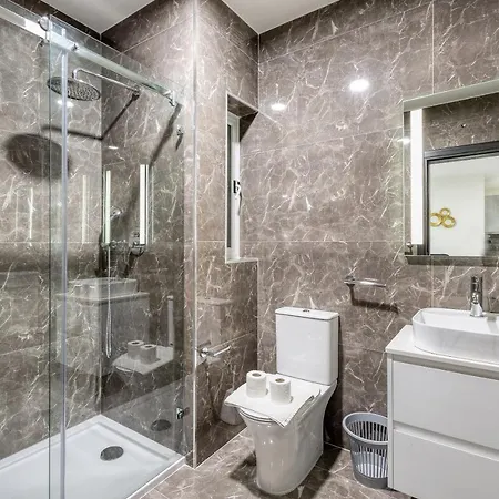 Apartment Wonderful 2br Home, W/ Comfy Sofa, Smart Tv & Wifi By 360 Estates