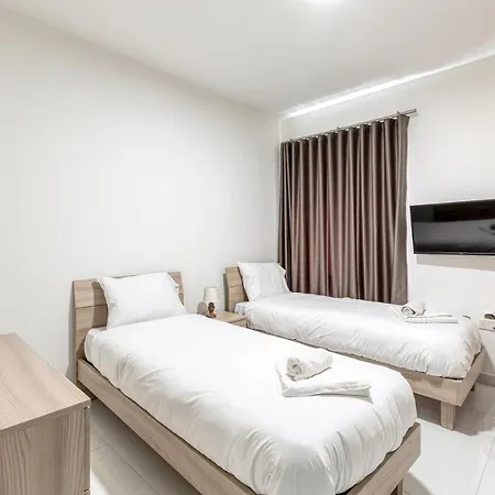 Wonderful 2br Home, W/ Comfy Sofa, Smart Tv & Wifi By 360 Estates Sliema