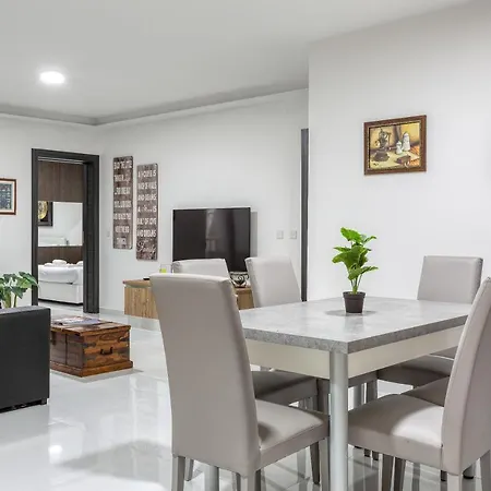 Wonderful 2br Home, W/ Comfy Sofa, Smart Tv & Wifi By 360 Estates