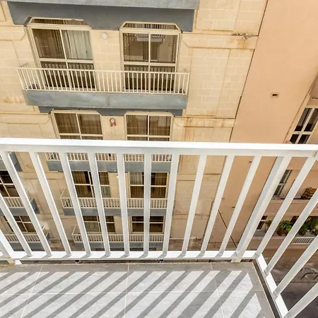Wonderful 2br Home, W/ Comfy Sofa, Smart Tv & Wifi By 360 Estates Sliema