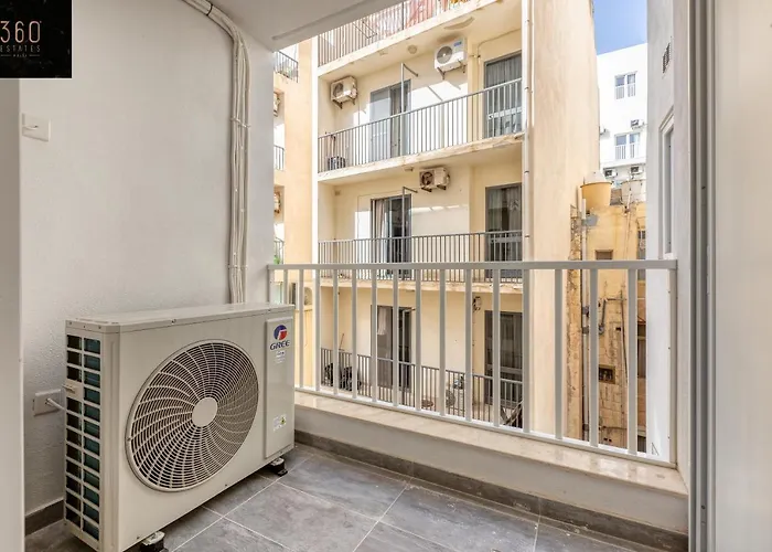 Wonderful 2br Home, W/ Comfy Sofa, Smart Tv & Wifi By 360 Estates Apartament